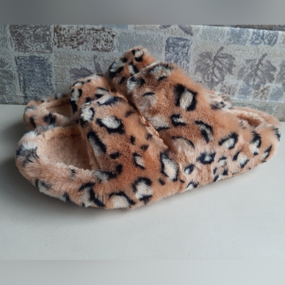 Crocs Classic Cozzy Animal Print Leopard Sandal Slippers Size Men 7 / Women 9